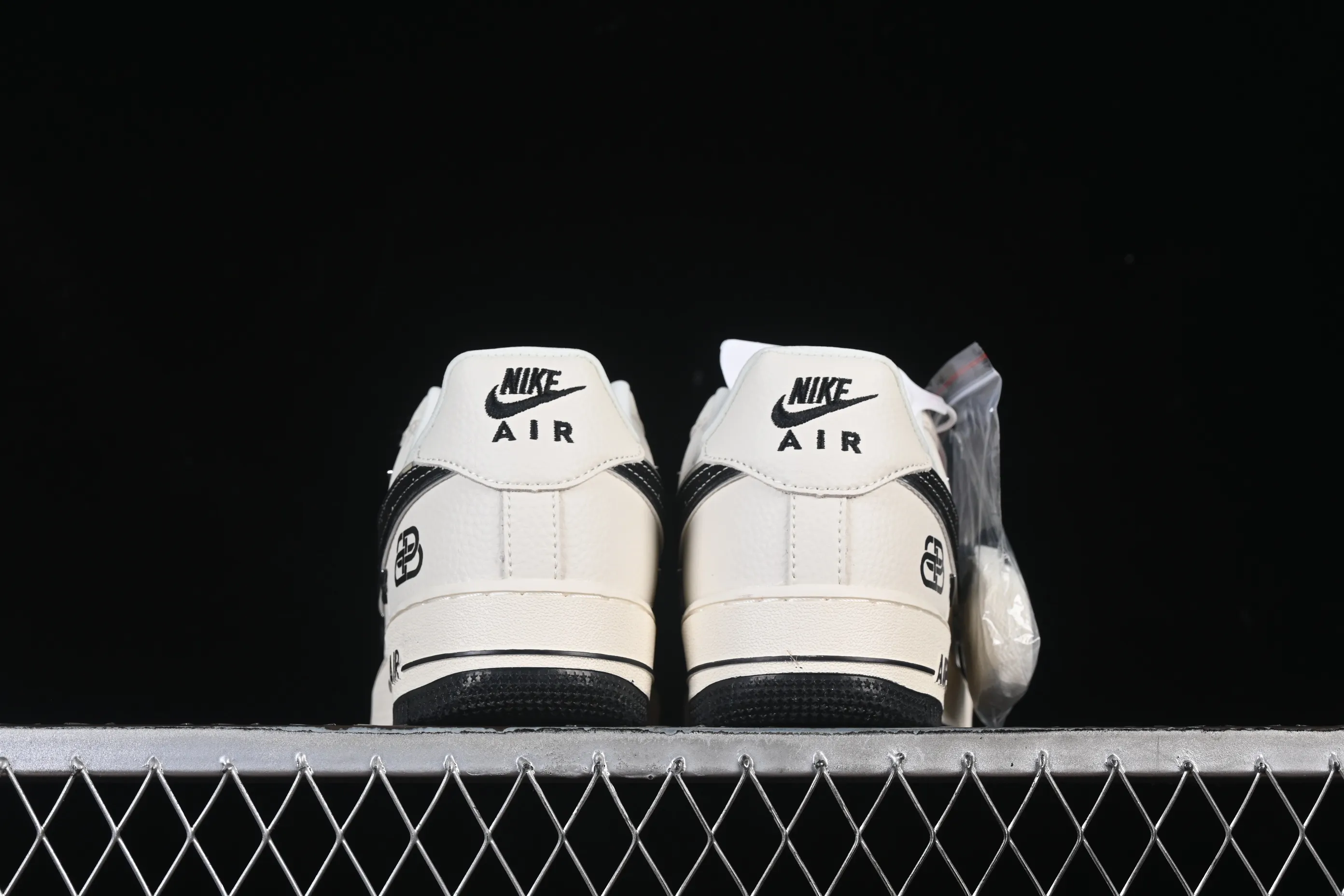 All categories Nk Air Force 1 Air Force series Nk Air Force 1 Low Air Force low-top Nike Air Force 1'07 Low Balenciaga co-branded four silver hooks Air Force 1 low-top casual sneakers DD1928-309